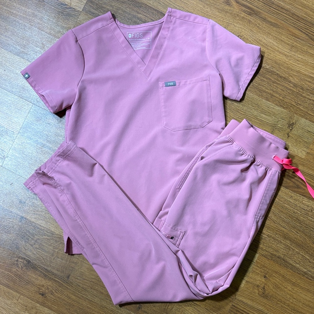 Figs Chalk Pink Scrub Set - Limited edition color
